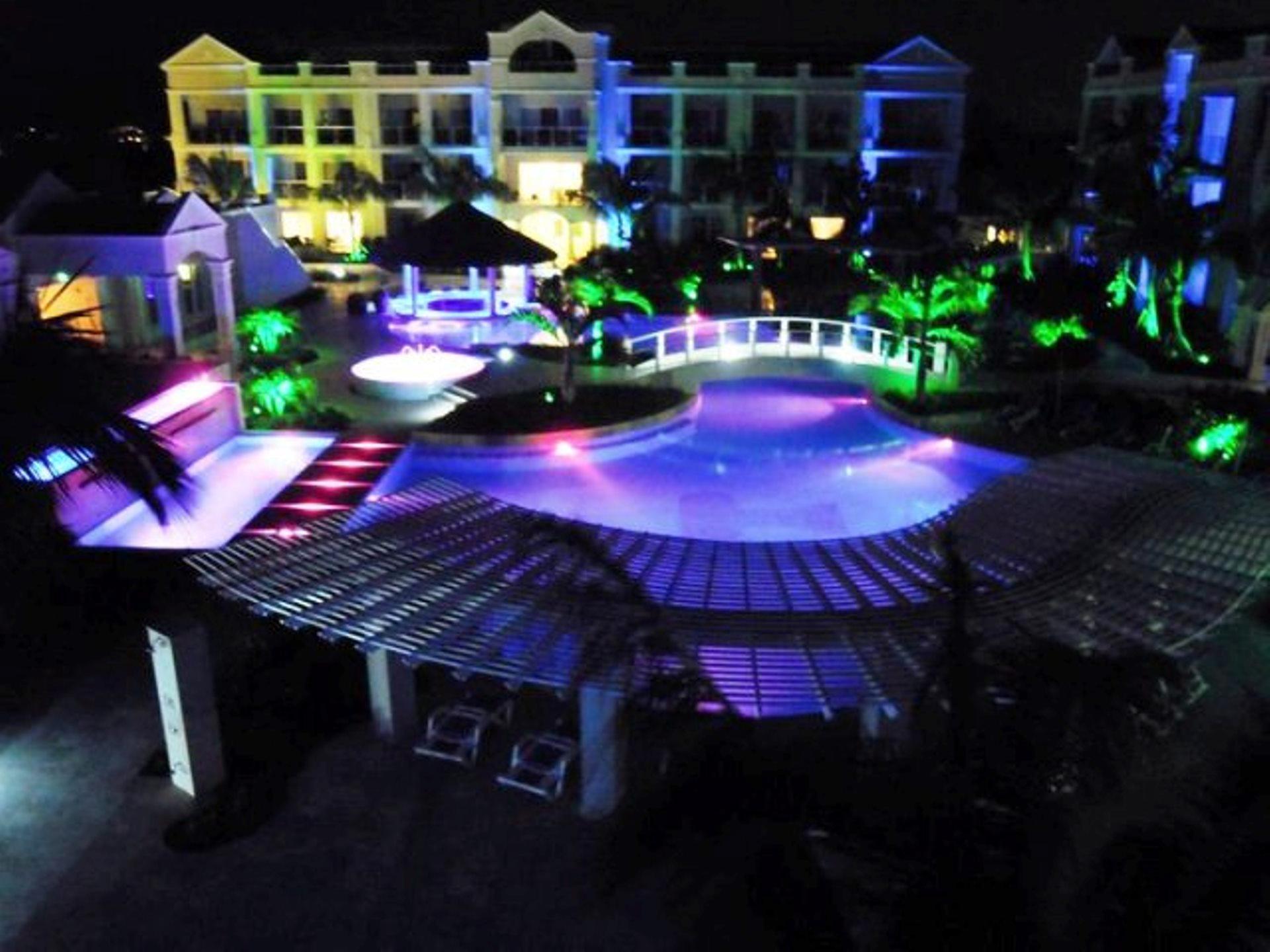 The Atrium Resort Grace Bay Exterior foto